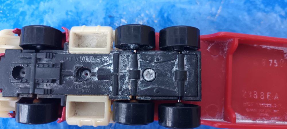 **Red Hot Wheels | macheta camion transportor | 20*4*5 cm