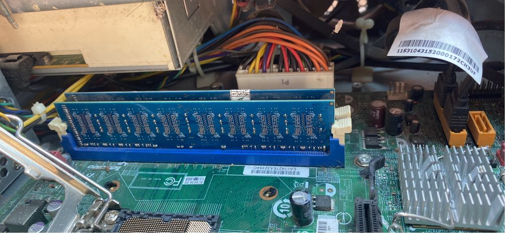 Pc defect.Pentru piese !