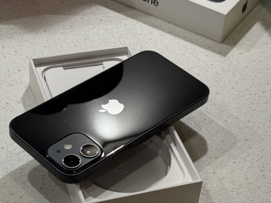 iPhone 12 64GB Black – Перфектен, 100% Батерия