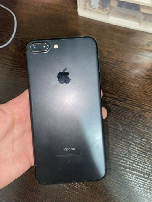 Продаю iPhone 7+ б/у