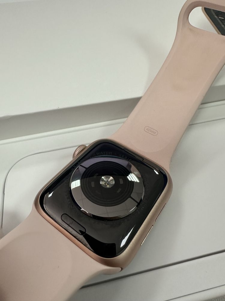 Apple Watch 5, 40mm Gold Pink Sand