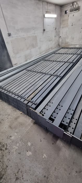 Vând structură metalică 10×20×4h