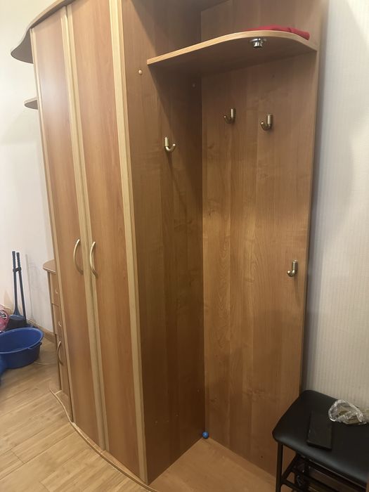 Шкаф в прихожую б/у
