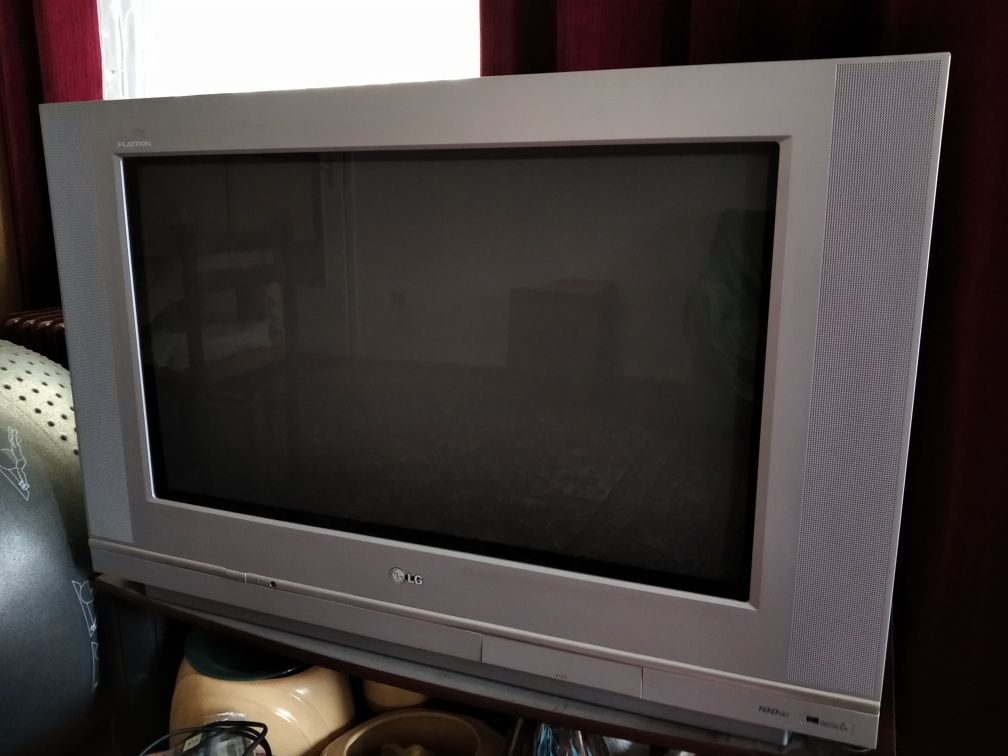 LG Flatron 30-32"