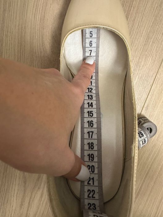 Pantofi stiletto crem piele lacuita 35