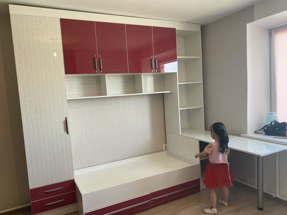 Продам гарнитур для девочек