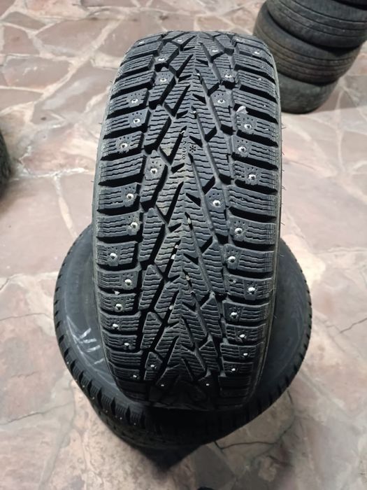 Зимнин шипованные шины комплект 205/55/16