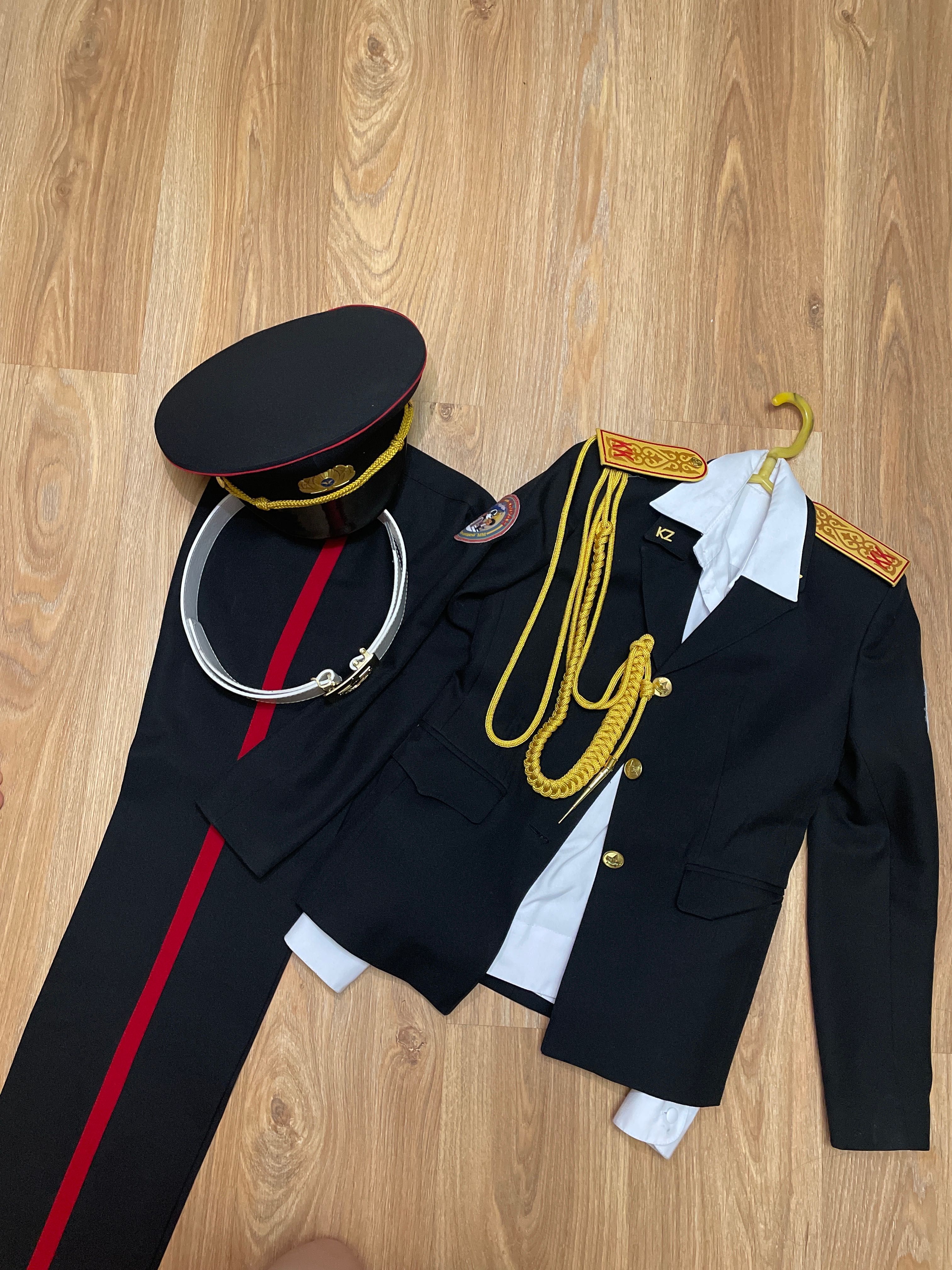 Продам кадетскую парадную форму