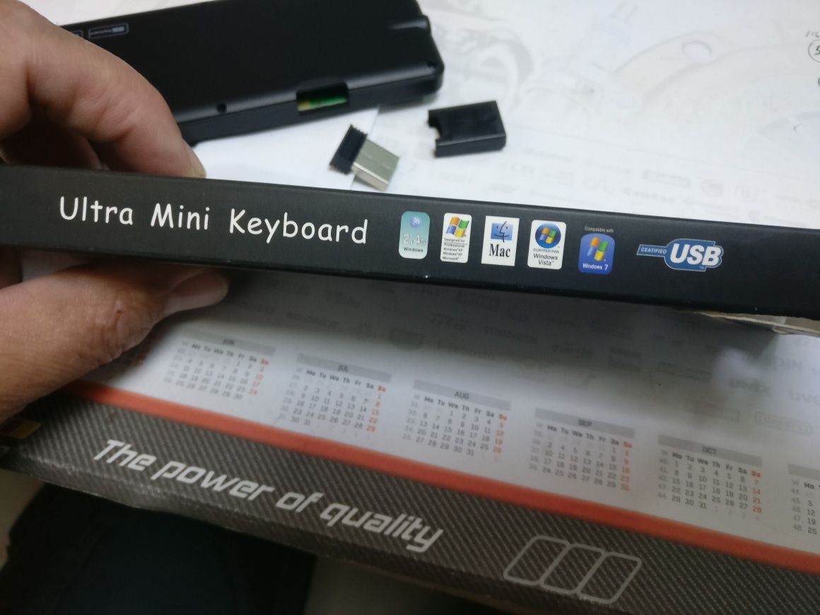 Tastatura ultra mini luminată și cu laser