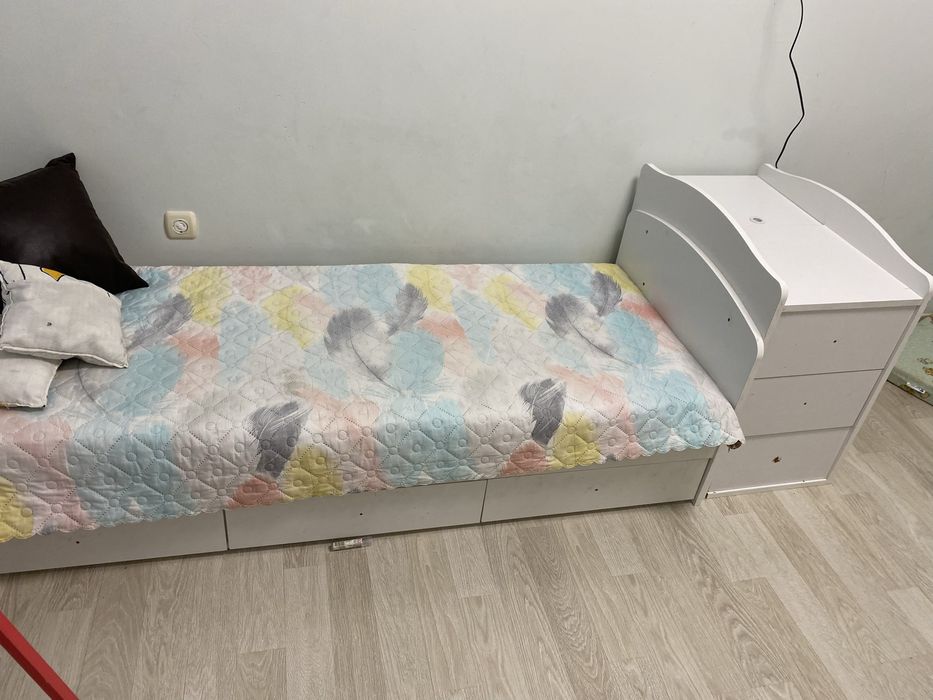 Детски лега 2 броя с матраци