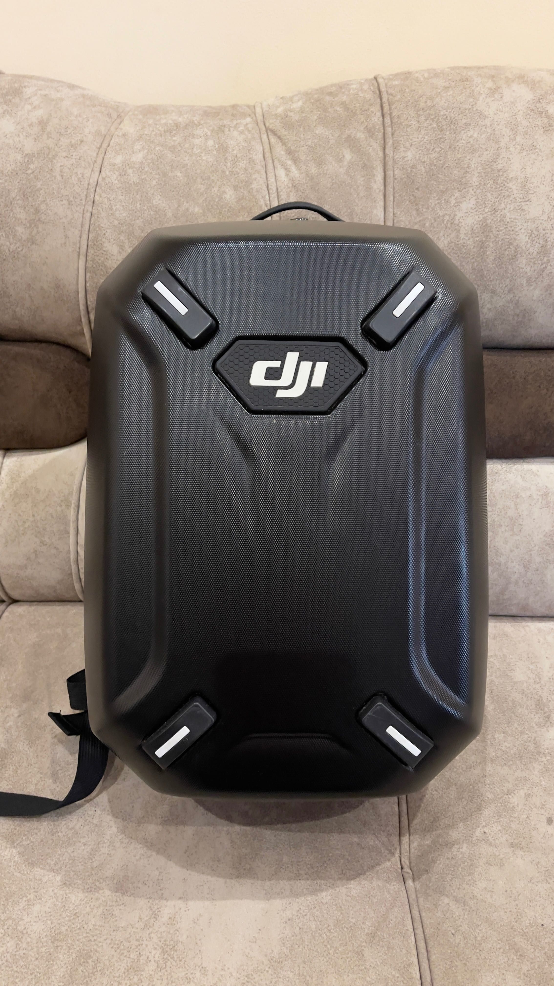 DJI Phantom 3 Professional + 4 батерии + раница КАТО НОВ