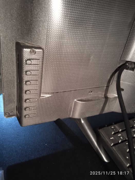 Продам почти НОВЫЙ SMART TV SHARKON Android и  можно как монитор-81sm