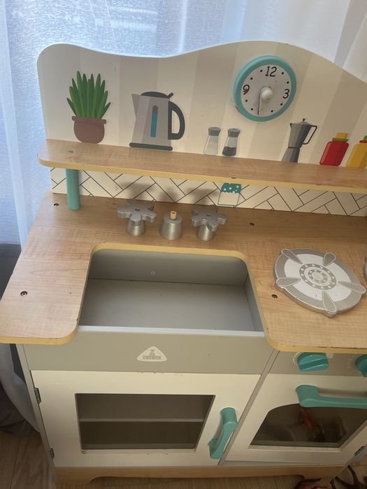 Bucatarie de lemn stil montessori