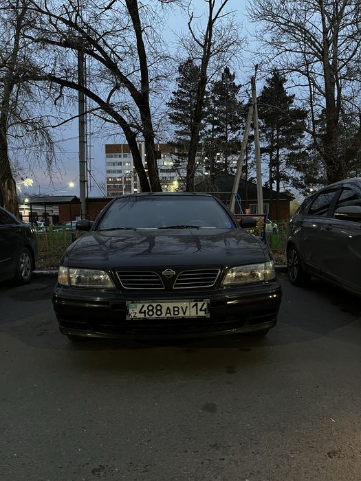 Ниссан максима.
