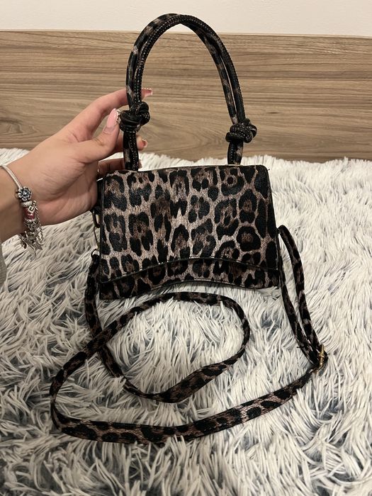 Чанти Guess, Shein, Sinsay