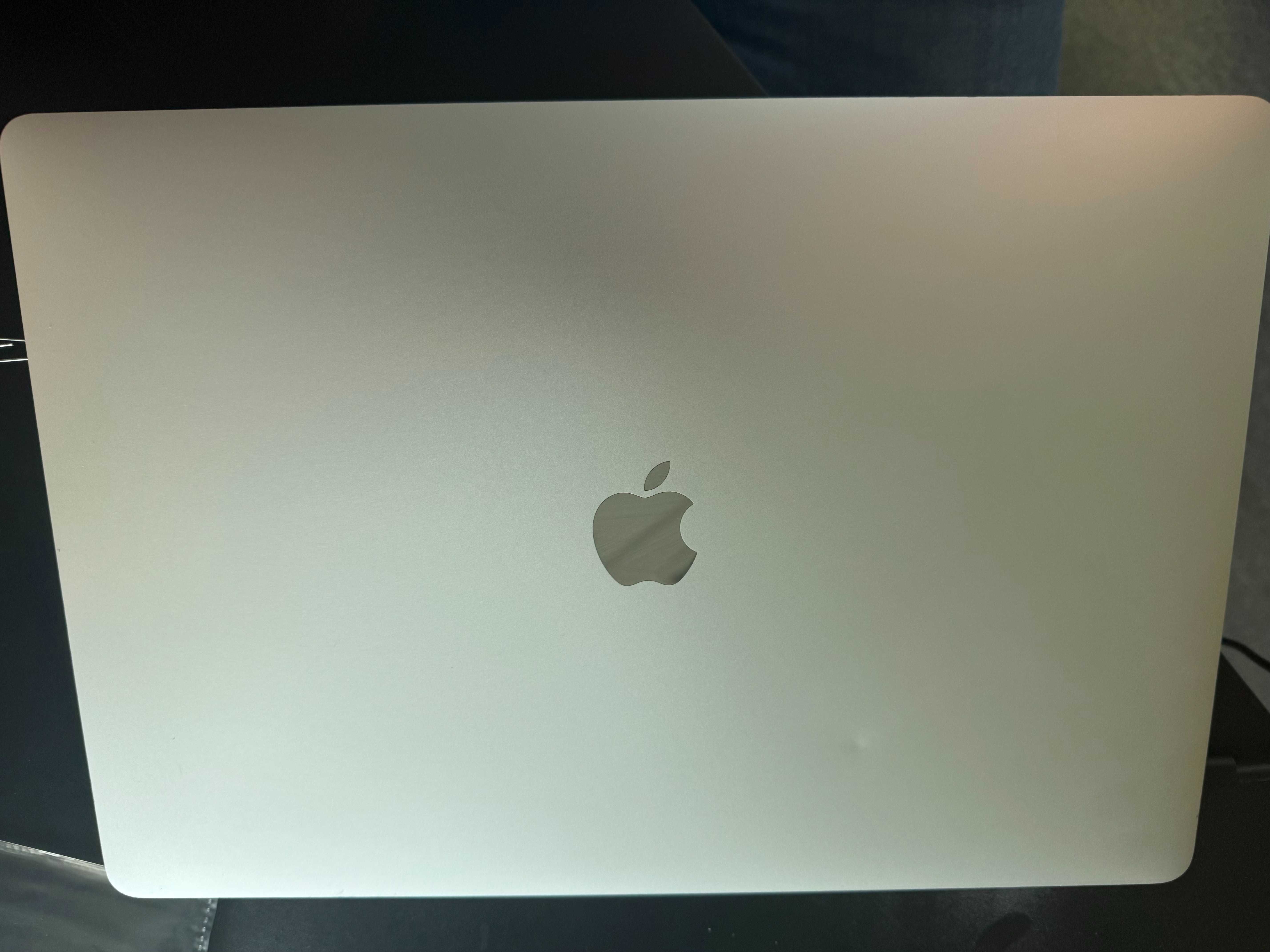 Apple Macbook pro 16", 2019, silver