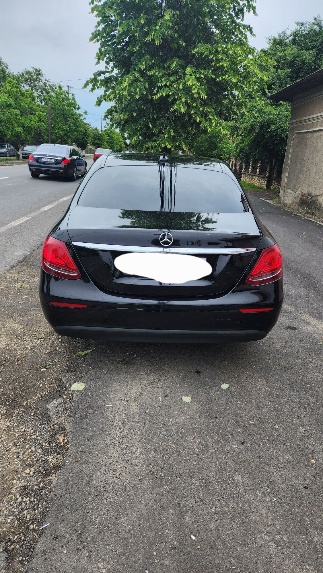 Vând Mercedes E200