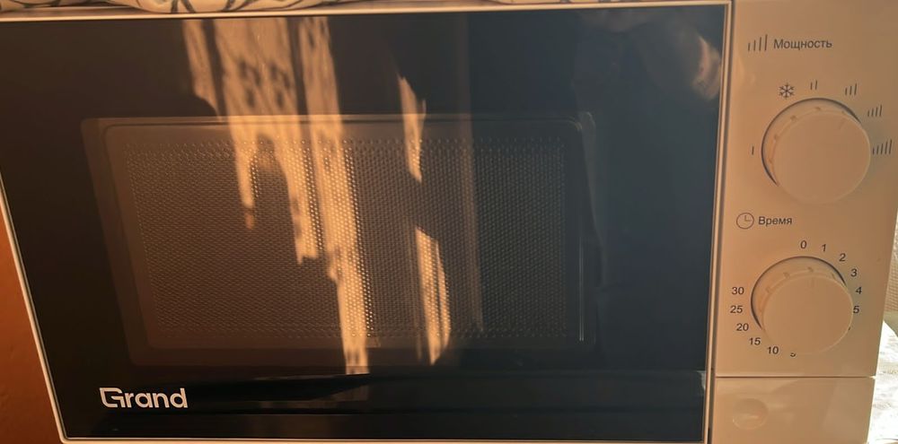 Продам новую микроволновку не пользовались вообще покупали 28 тысячи