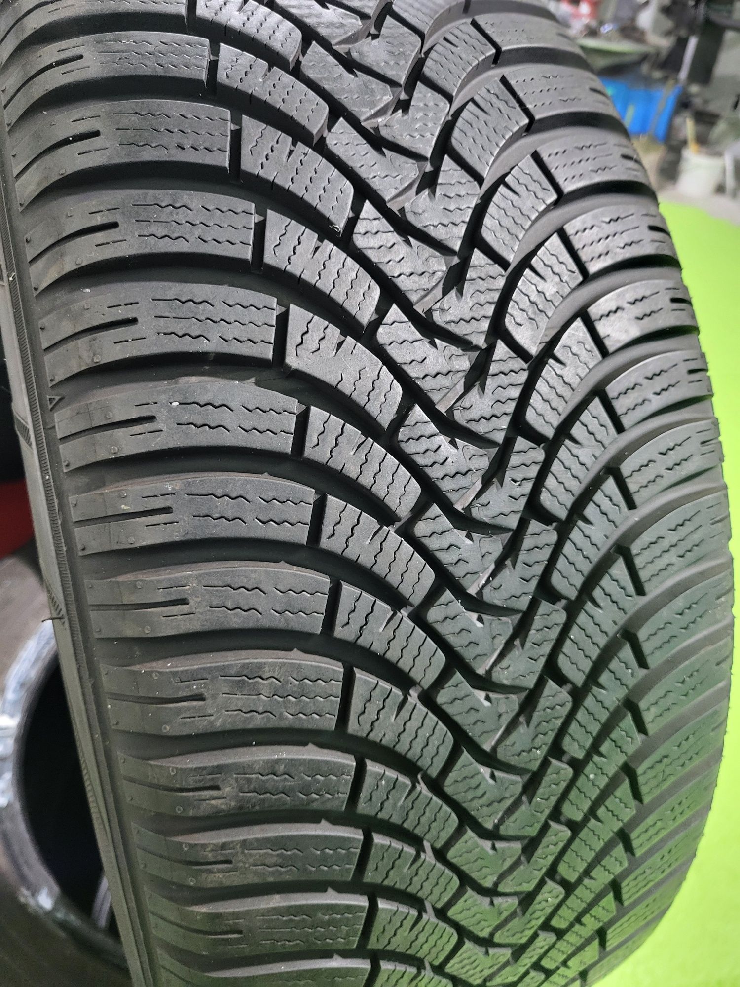 4 бр зимни 245/55/17 Falken