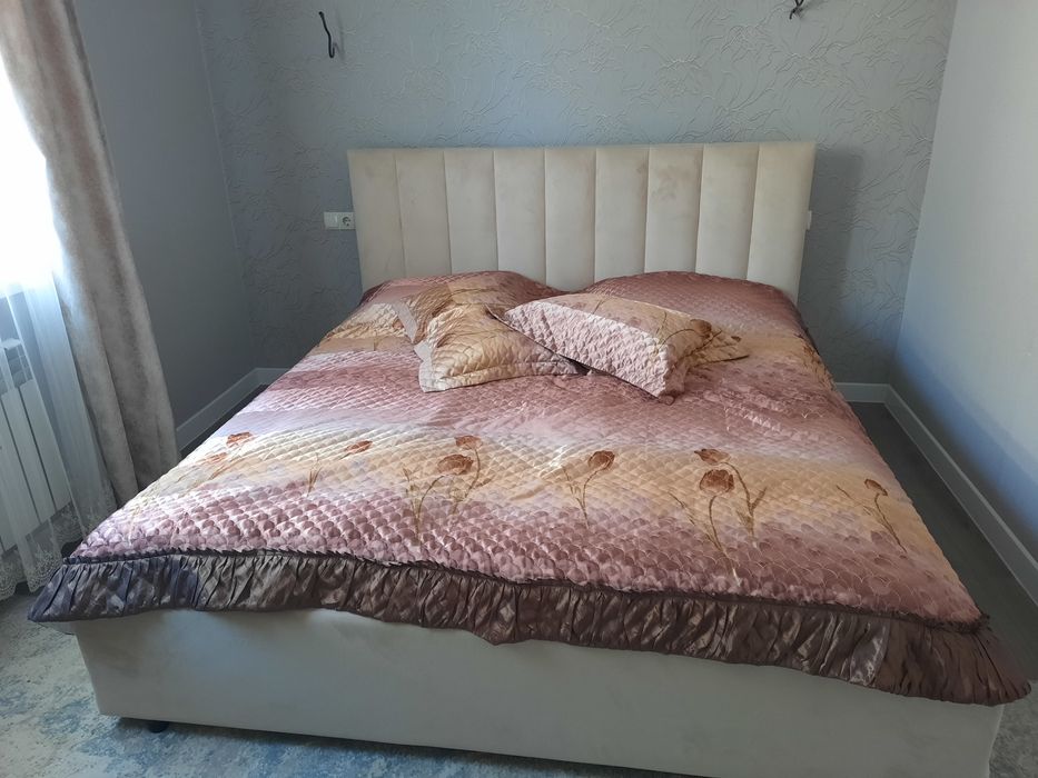 Жана двухместный кровать
