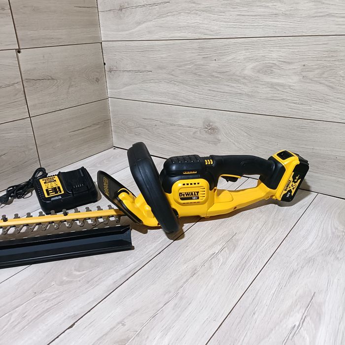 Fierastrau foarfeca taiat gard viu pe acumulator DeWalt DCM563