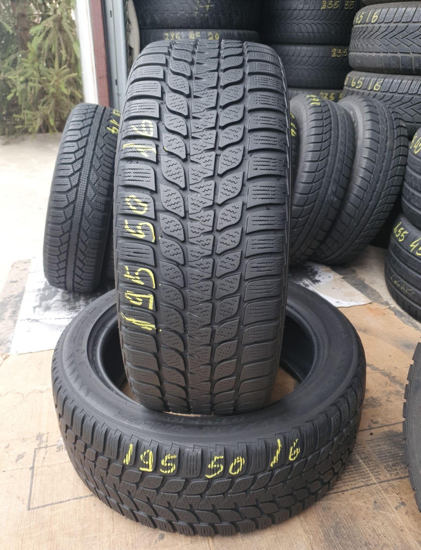 2 Anvelope M/S Bridgestone 195 50 R16 Impecabile profil 8 mm