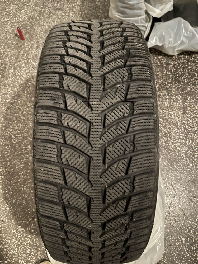 Anvelope iarna 215/55/r17