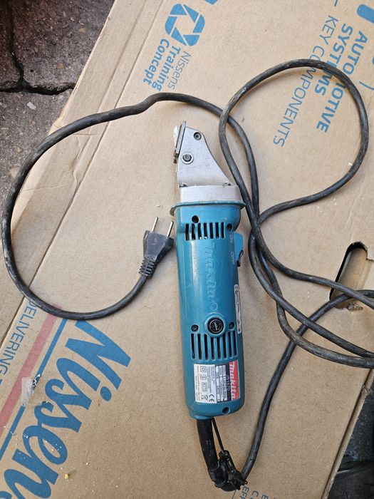 Foarfeca de taiat tabla makita js1670