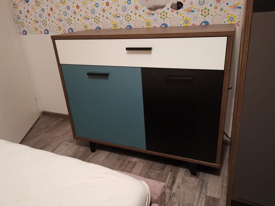 Mobila dormitor (comoda TV și dulap)