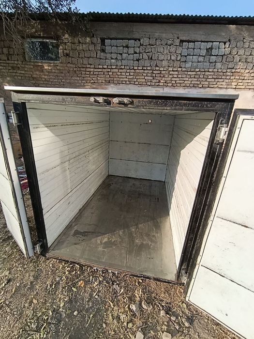 Izatermik furgon buvishniy yechilagan