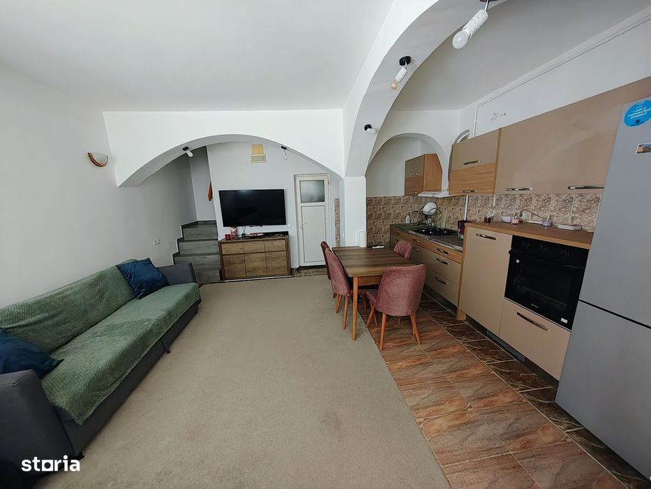 Vand casa noua 2002, 4 camere, Universitate