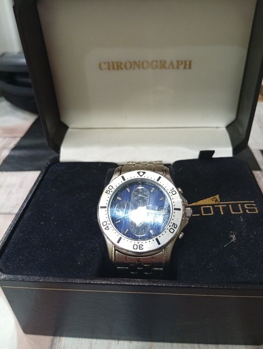 Часовник Lotus неизползван