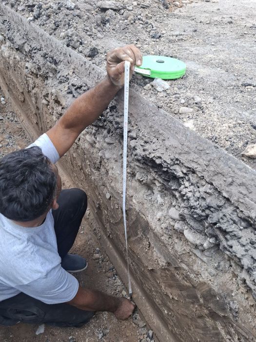 Transheya qazimiz kanalizatsiya suv kabel