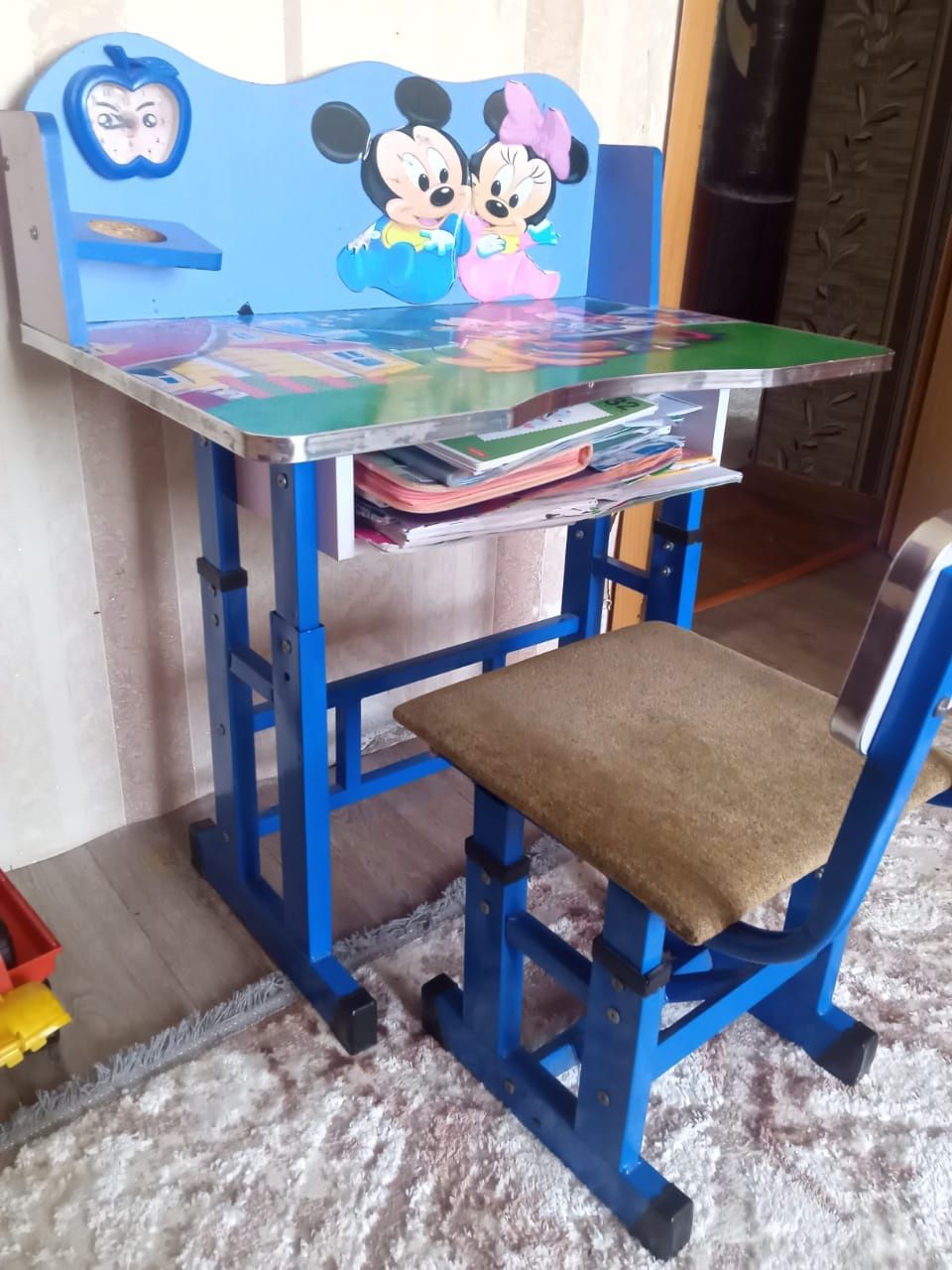 Детский стульчик со столиком.