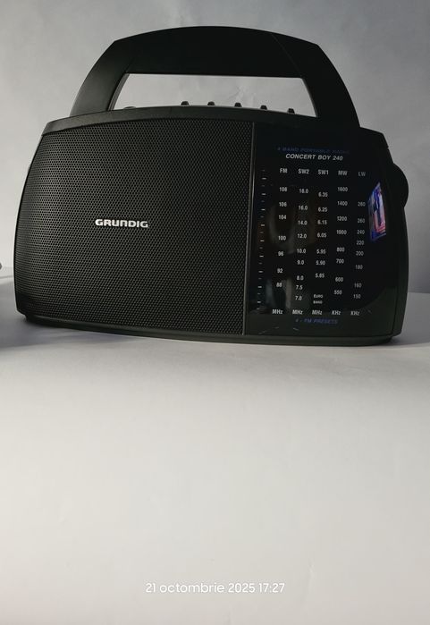 Aparat radio Grundig Boy 240 FM/SW/MW/LW