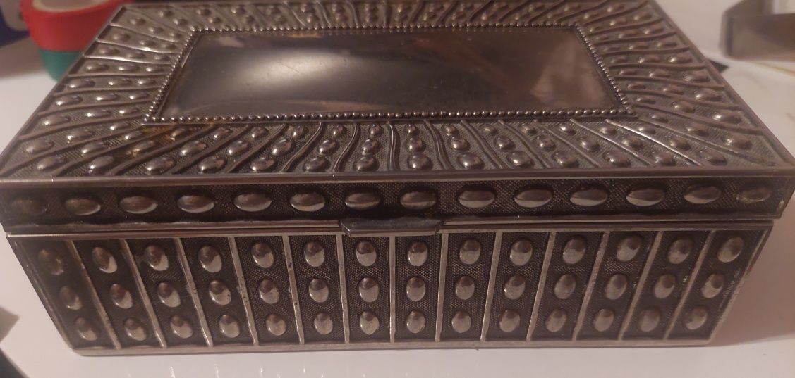 Vand caseta metalica pentru bijuterii