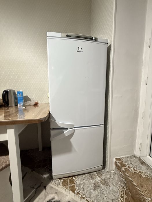 Холодильник 150см.