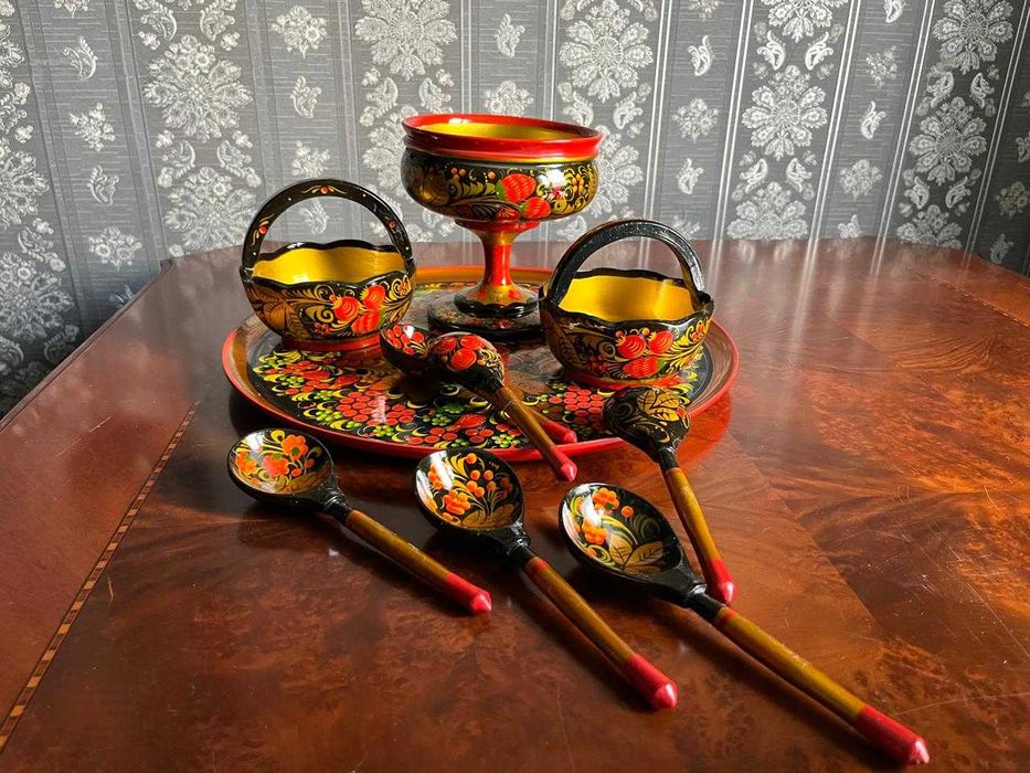 Набор посуды - хохлома