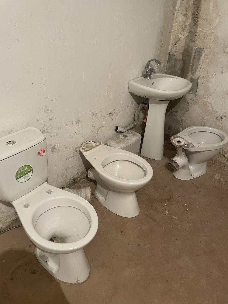 Продам унитазы и раковины