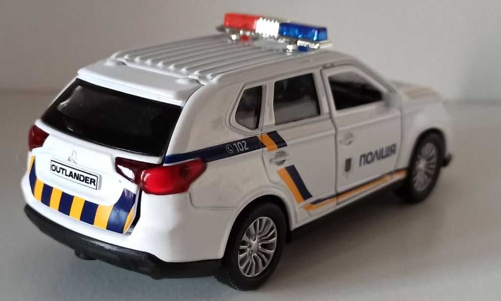 Macheta Mitsubishi Outlander Politia Ucraina 2019 - TechnoPark 1/32