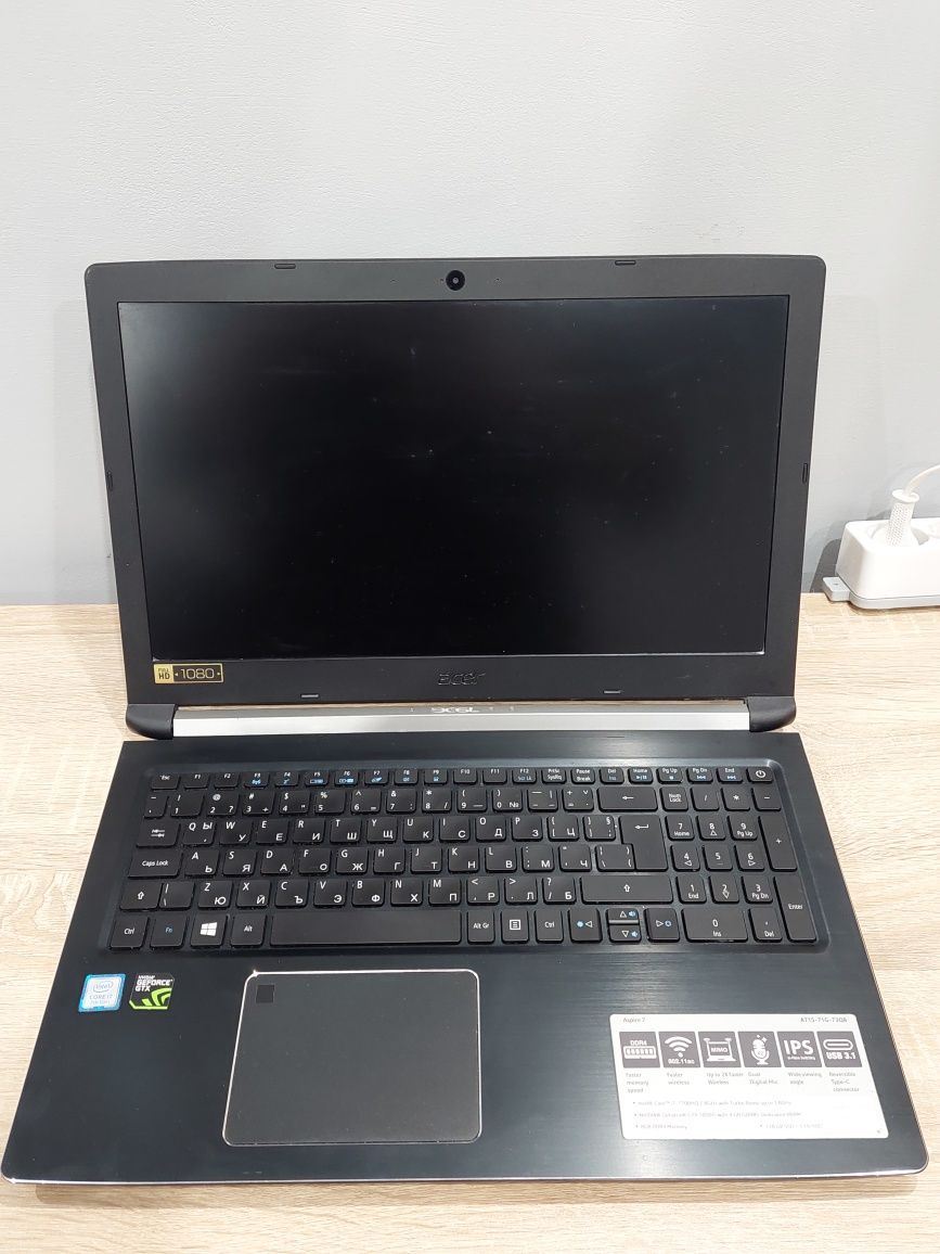 Продавам лаптоп Acer Aspire 7