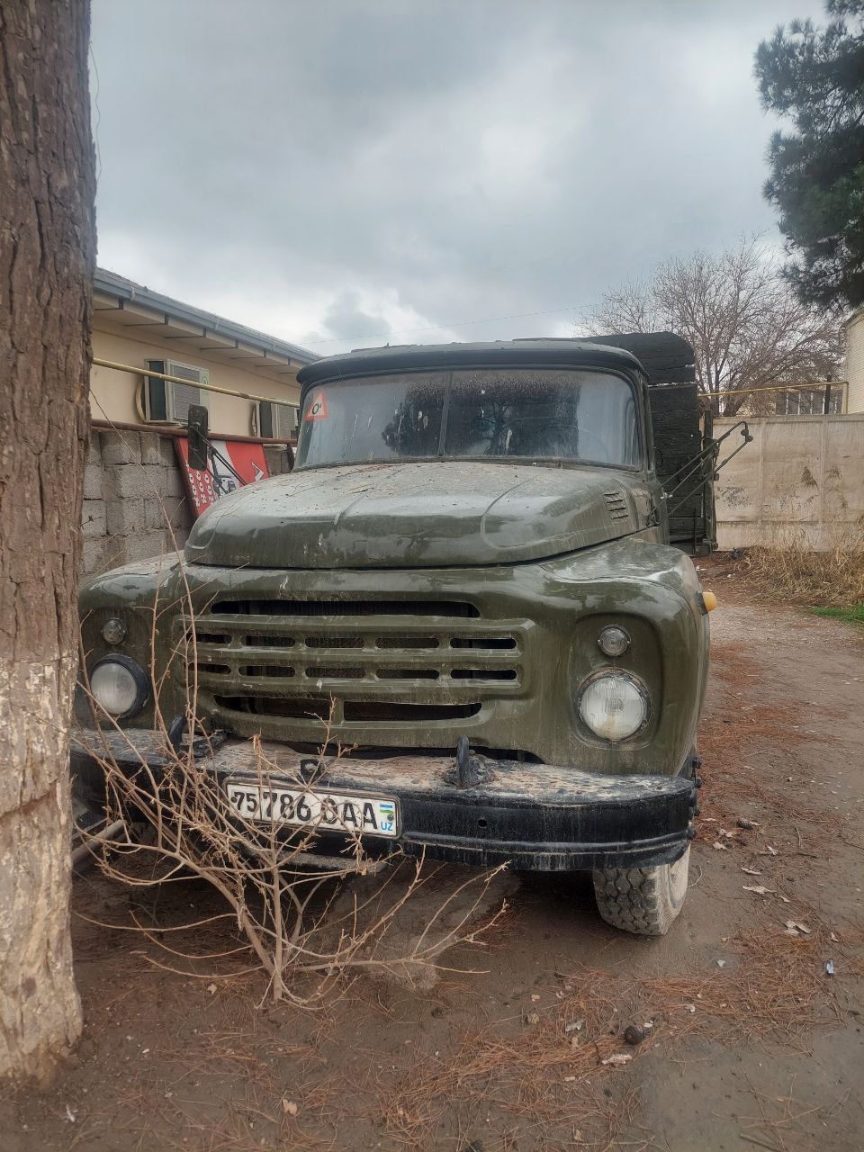 Zil-138A Yuk Mashina