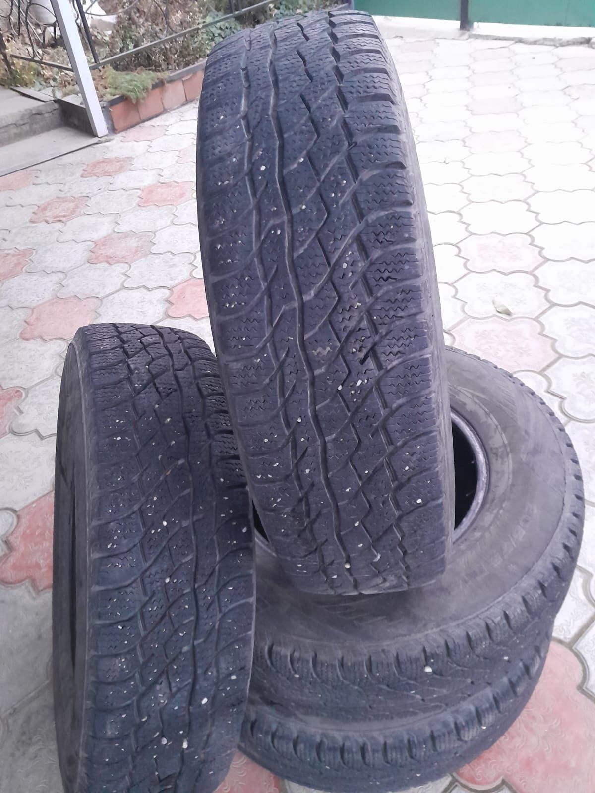 Продам зимние шины