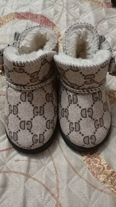 Продаю угги детские