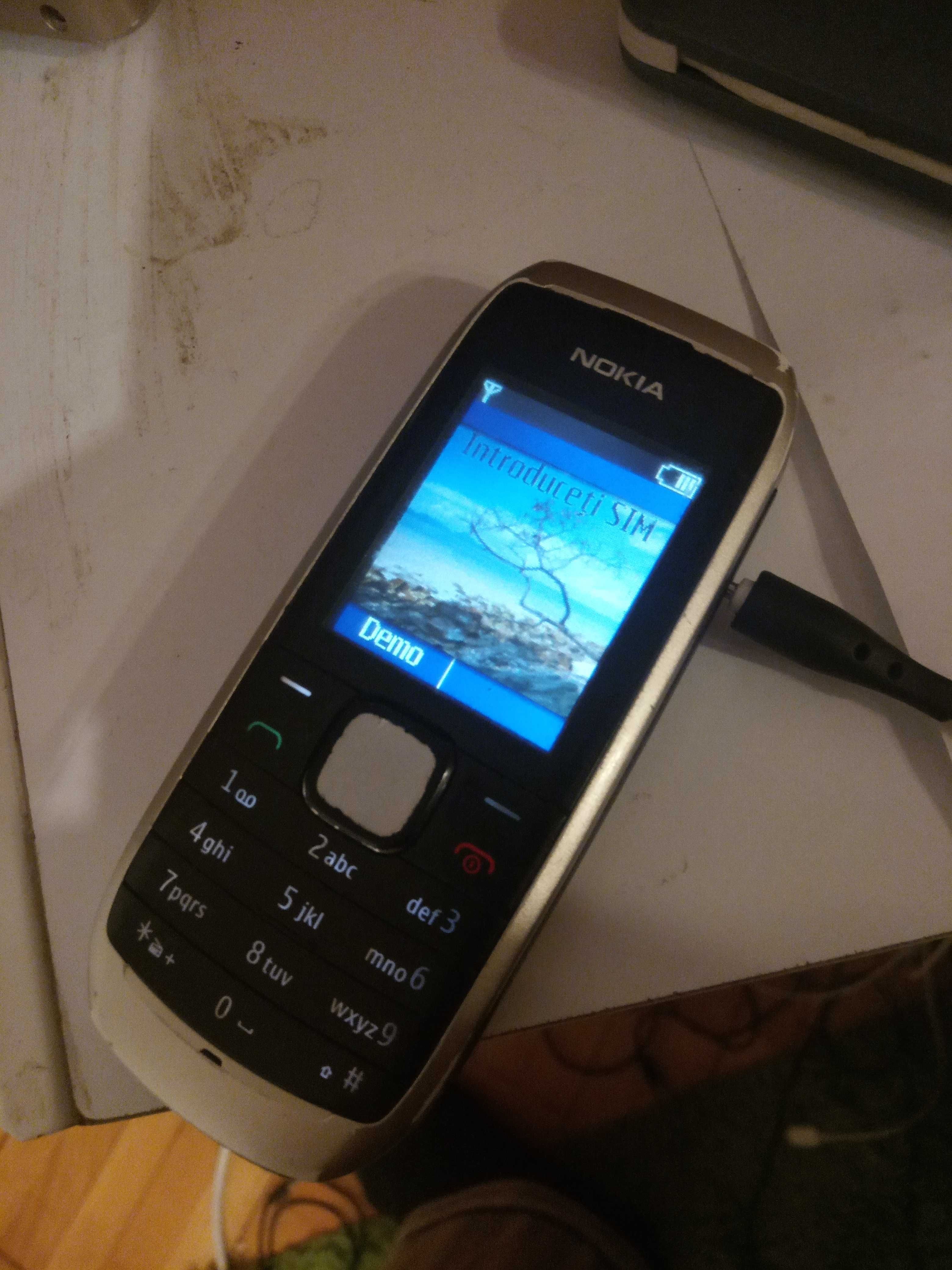 Telefon Nokia 1800 funcționează bine