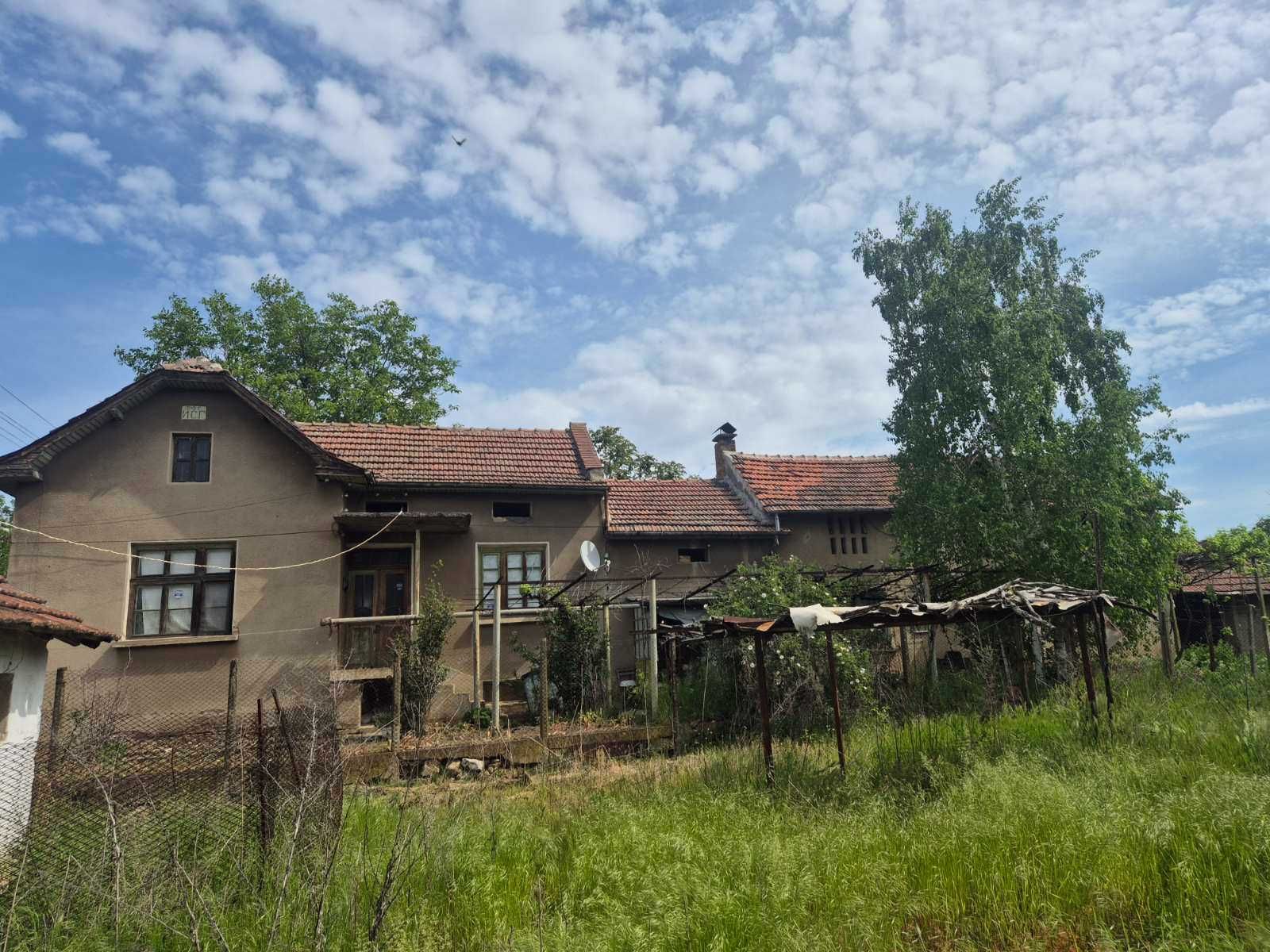 Къща област Плевен в близост до Кнежа !