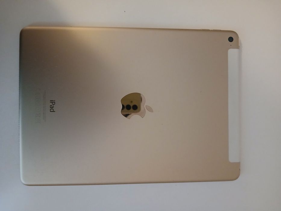 IPod   128 gb  A1567 plus cover