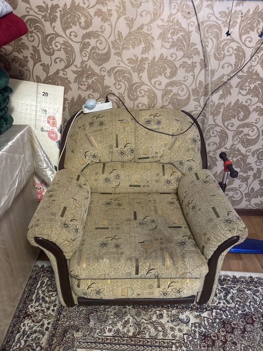 Отдам даром кресло раскладное и диван