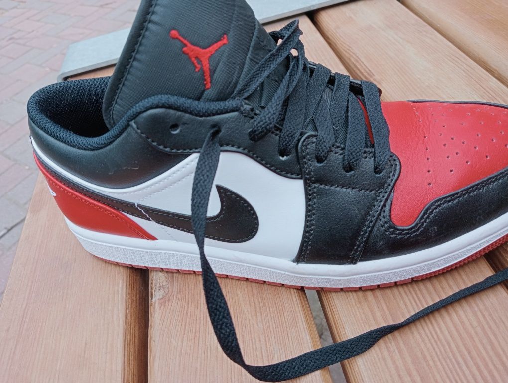 Vând urgent, va rog! Nike Air Jordan low roșu/ alb/ negru 41 marime