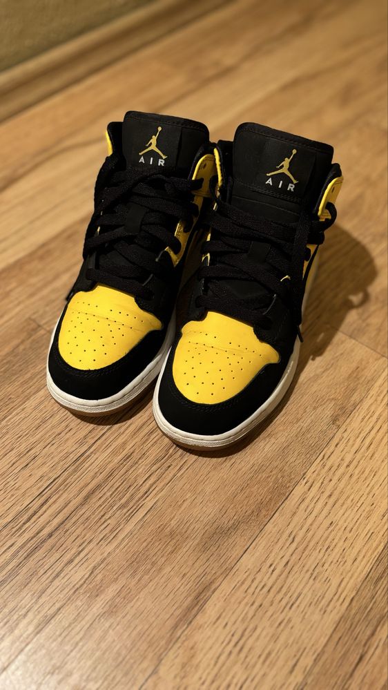 Jordan 1 Retro Mid New Love 2017 limited edition